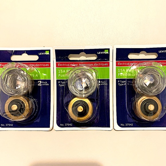 Leviton 37942 Electric Fuse 15A - 125 V AC, set of 2 - Picture 3 of 3